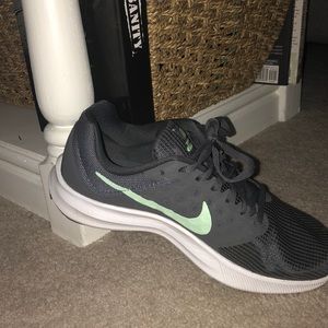 Nike downshifter 7 running shoes like new
